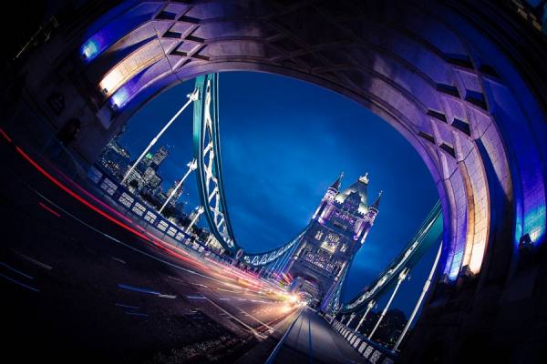Photograph Vaans Ruijten  London Rush Ii on One Eyeland